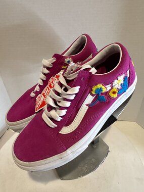 Vans Embroidered Pink Women’s size 6 Sneakers NWT